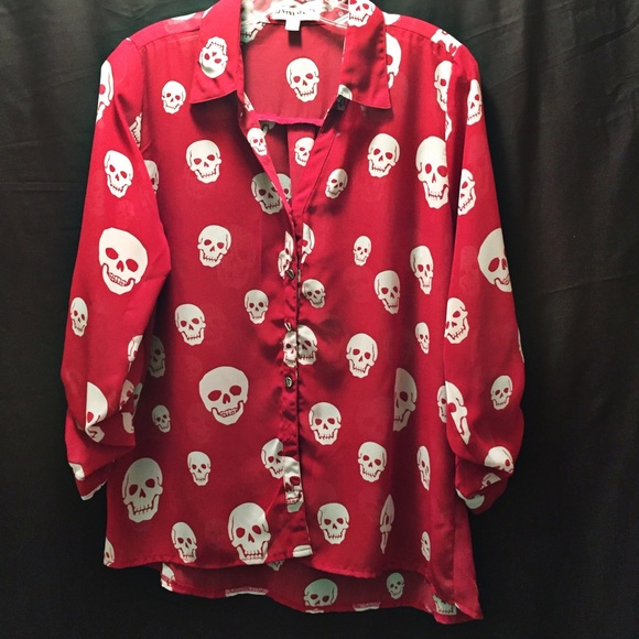 Zenana Outfitters Tops - Zenana long sleeve button down blouse w/ skulls, L